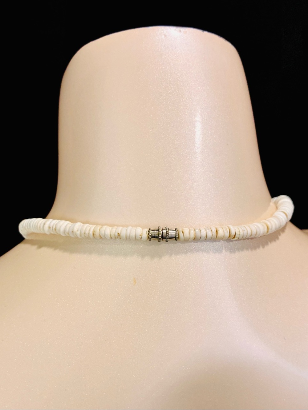 Vintage Hawaiian Cream Puka Shell Surfer Necklace Minimal Everyday Coastal READ - Picture 10 of 12